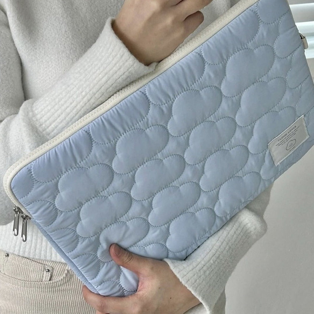 Wolken-Stickerei-Design für iPad und Tablet