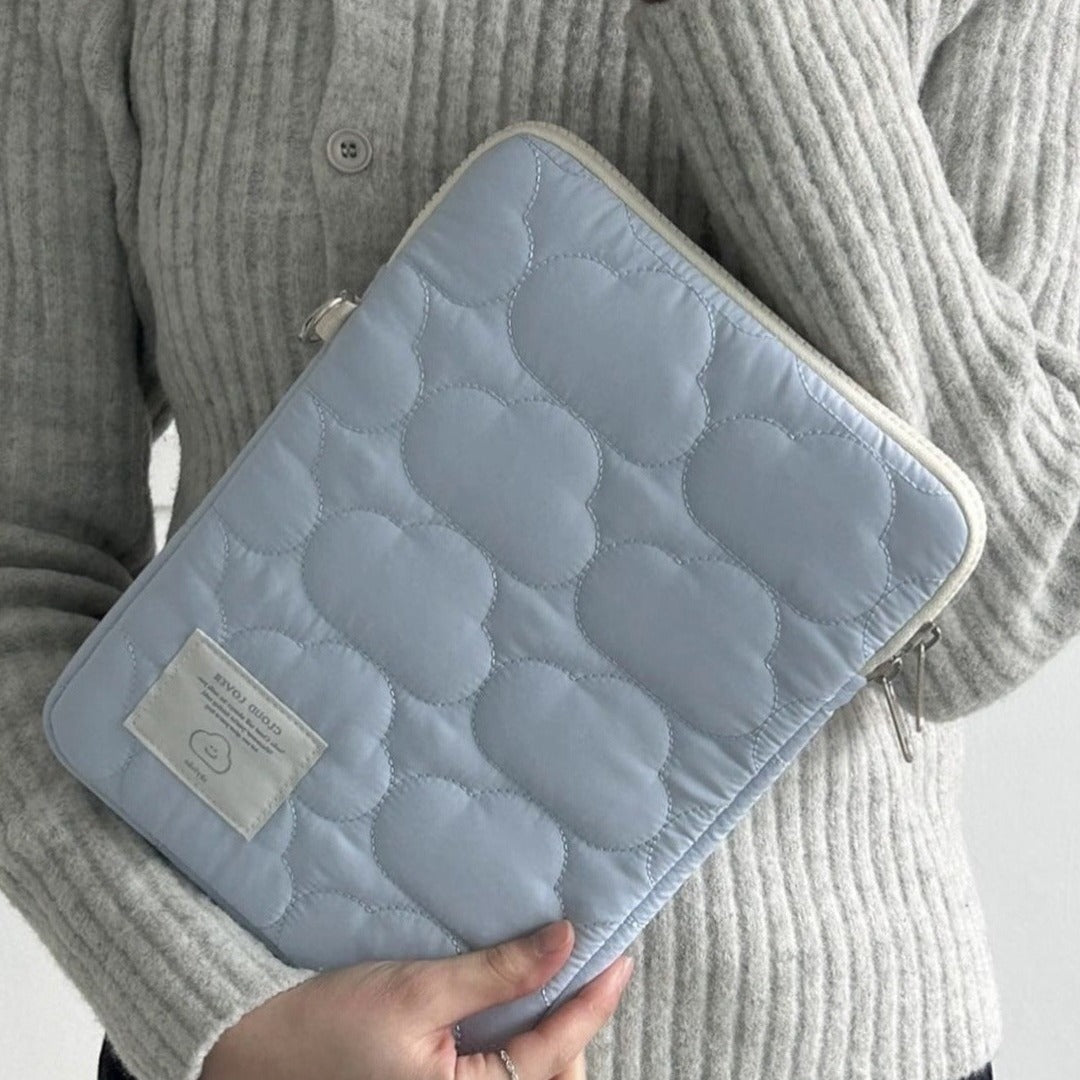 Wolken-Stickerei-Design für iPad und Tablet